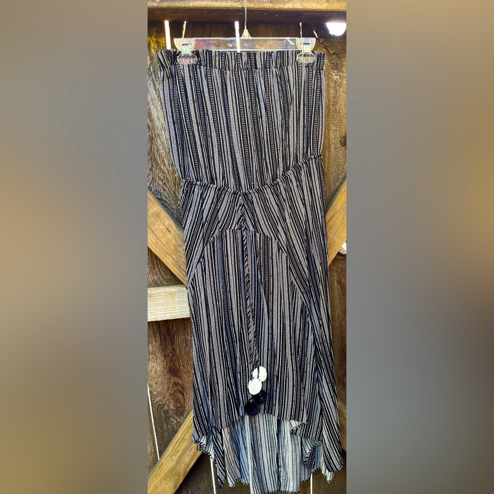 Ladies strapless dress